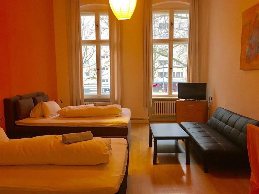 Guesthouse21 3*